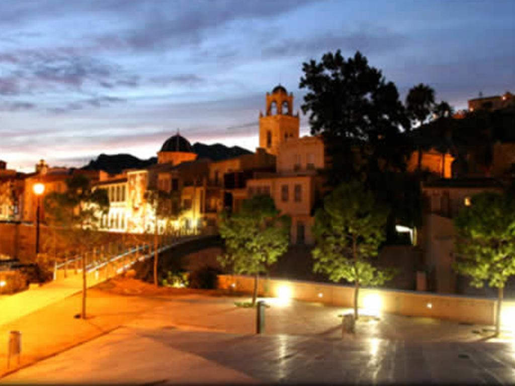 Hostal Rey Teodomiro โอริอุเอลา ภายนอก รูปภาพ