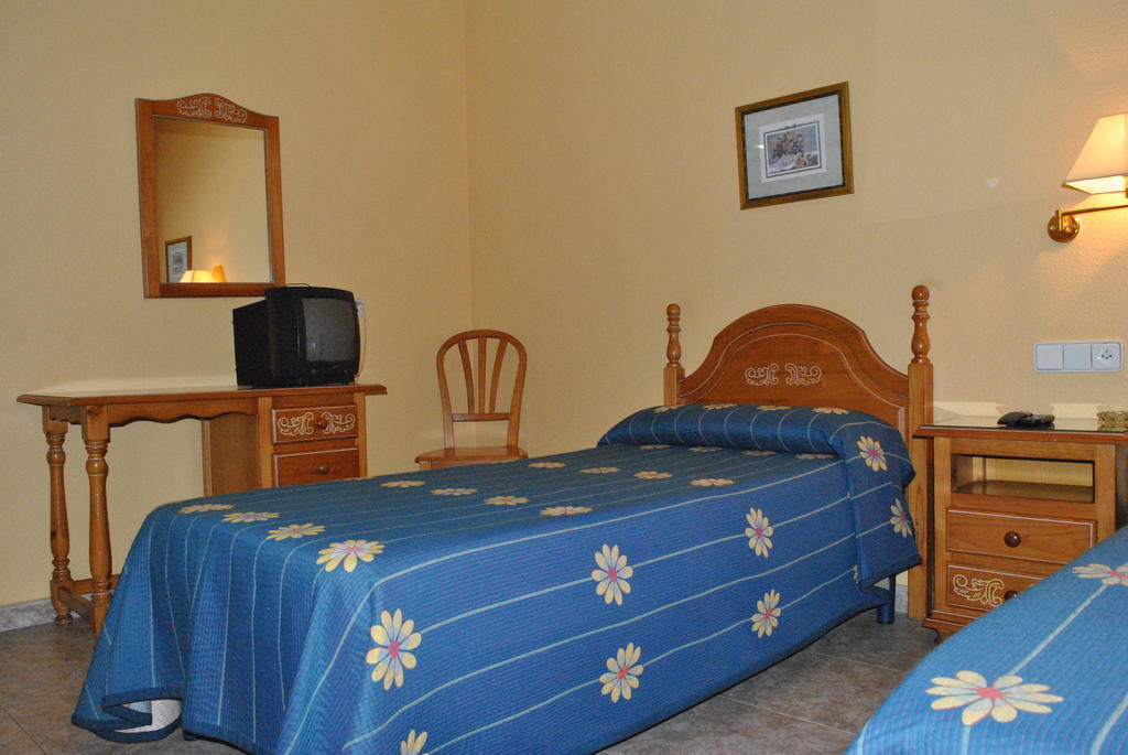 Hostal Rey Teodomiro โอริอุเอลา ภายนอก รูปภาพ