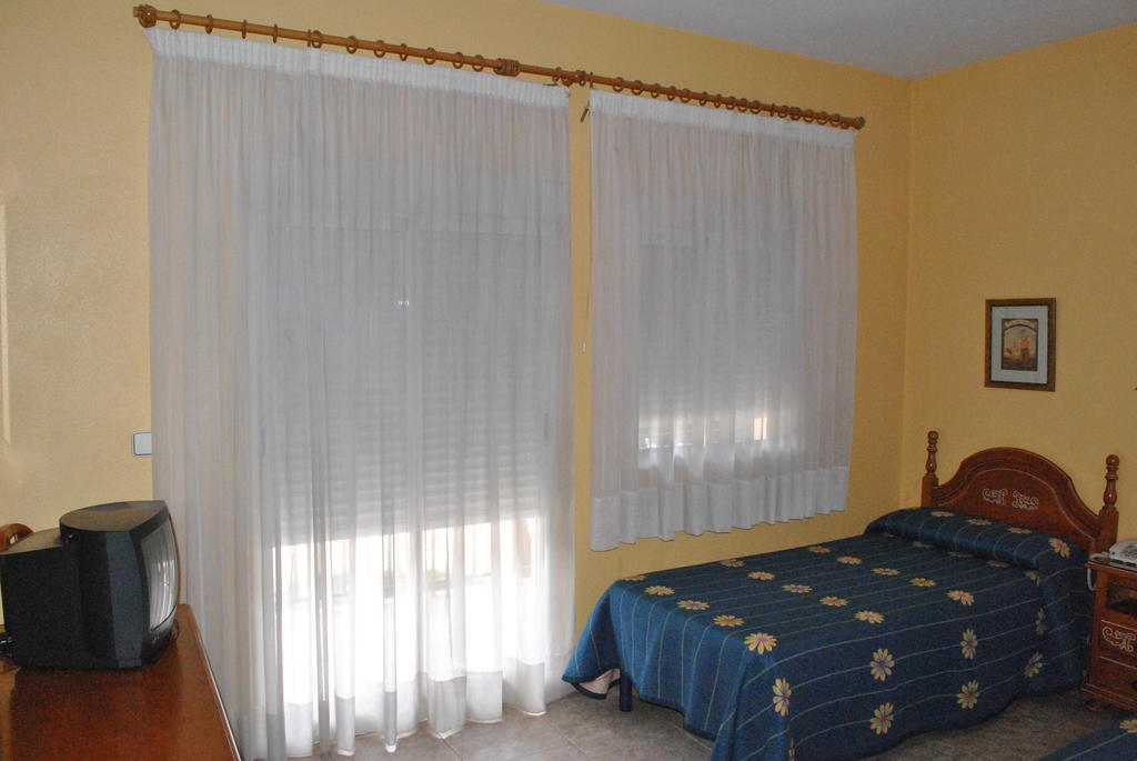 Hostal Rey Teodomiro โอริอุเอลา ภายนอก รูปภาพ