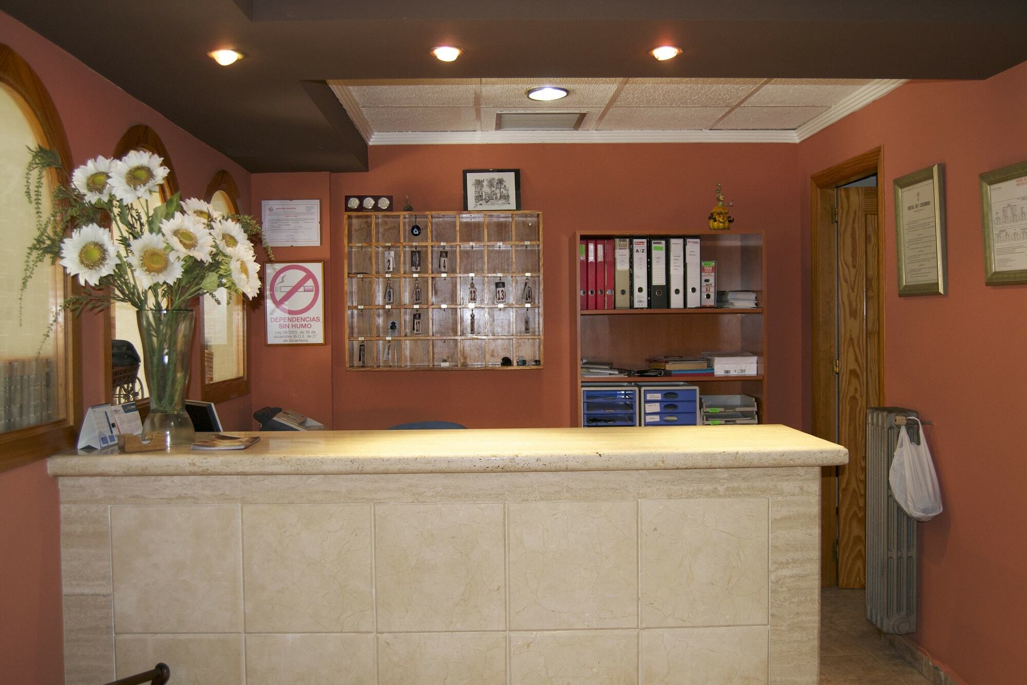 Hostal Rey Teodomiro โอริอุเอลา ภายนอก รูปภาพ
