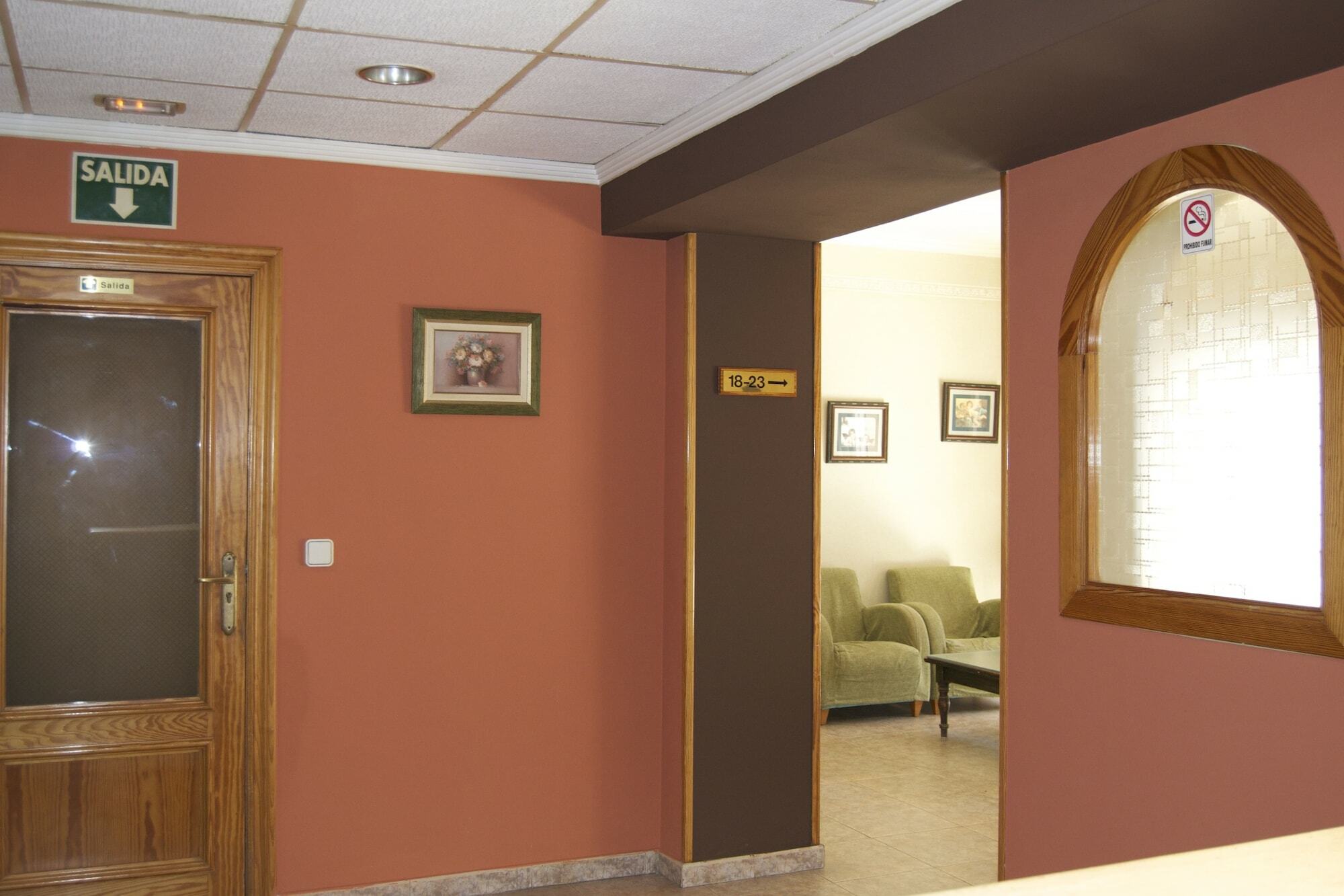 Hostal Rey Teodomiro โอริอุเอลา ภายนอก รูปภาพ