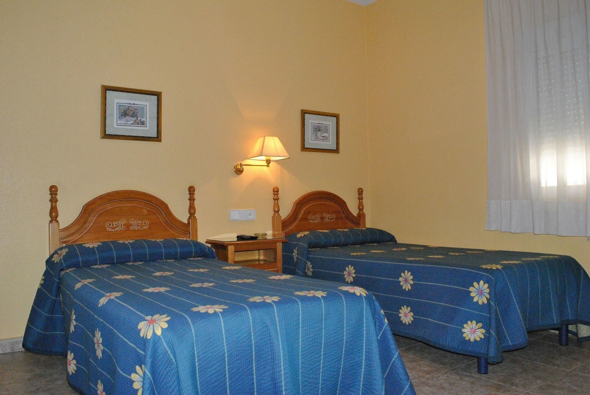 Hostal Rey Teodomiro โอริอุเอลา ภายนอก รูปภาพ